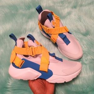 NEW Nike Huarache City